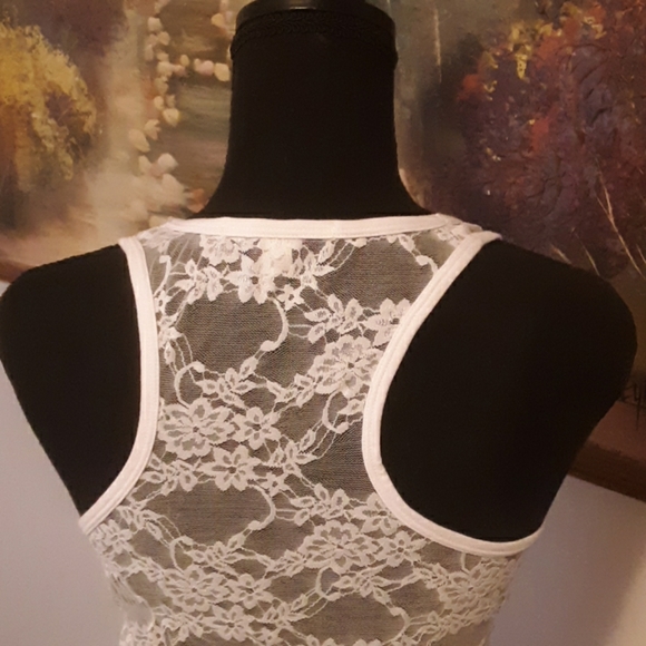 Made for me 2 look amazing sleeveless top - Picture 2 of 5
